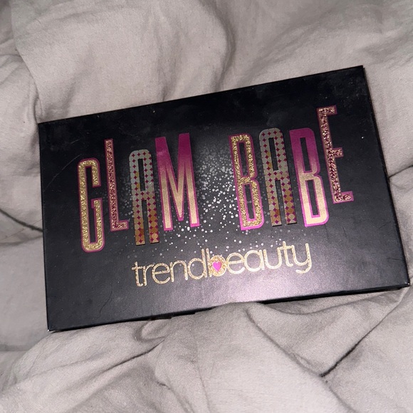 trend beauty glam babe Other - NWOT trend beauty eyeshadow palette 15 different colors with mirror 🪞 nice